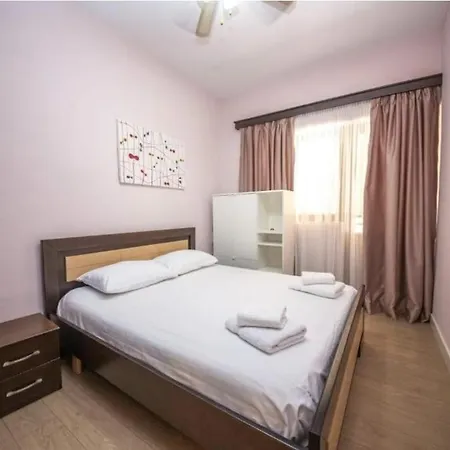 By Klajdi Σαράντα