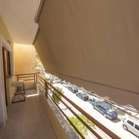 By Klajdi Ξενοδοχείο